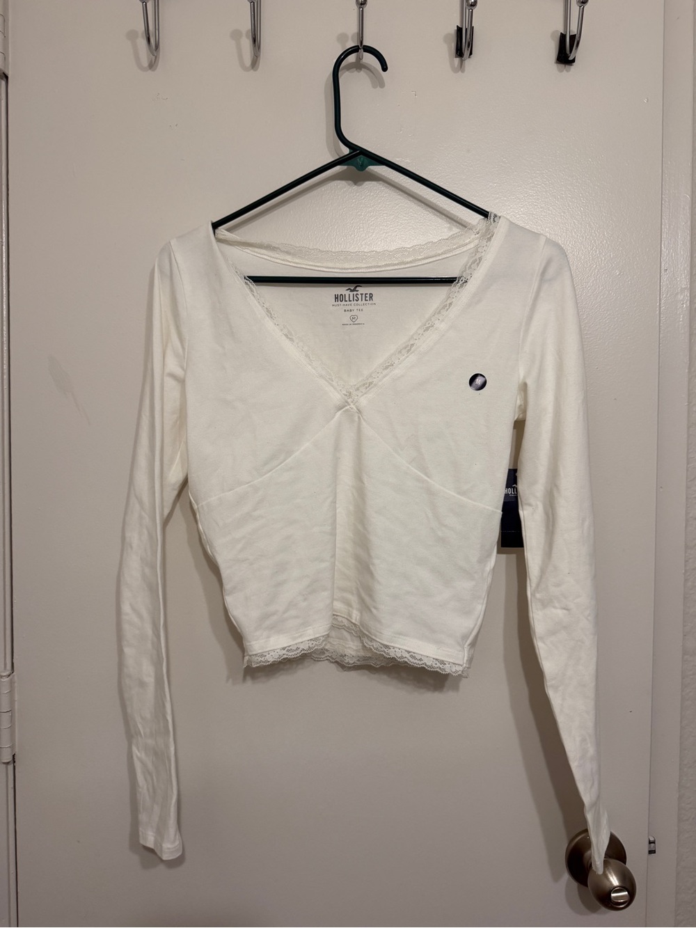 Hollister Cream Lace-Trim Long Sleeve V-Neck Top